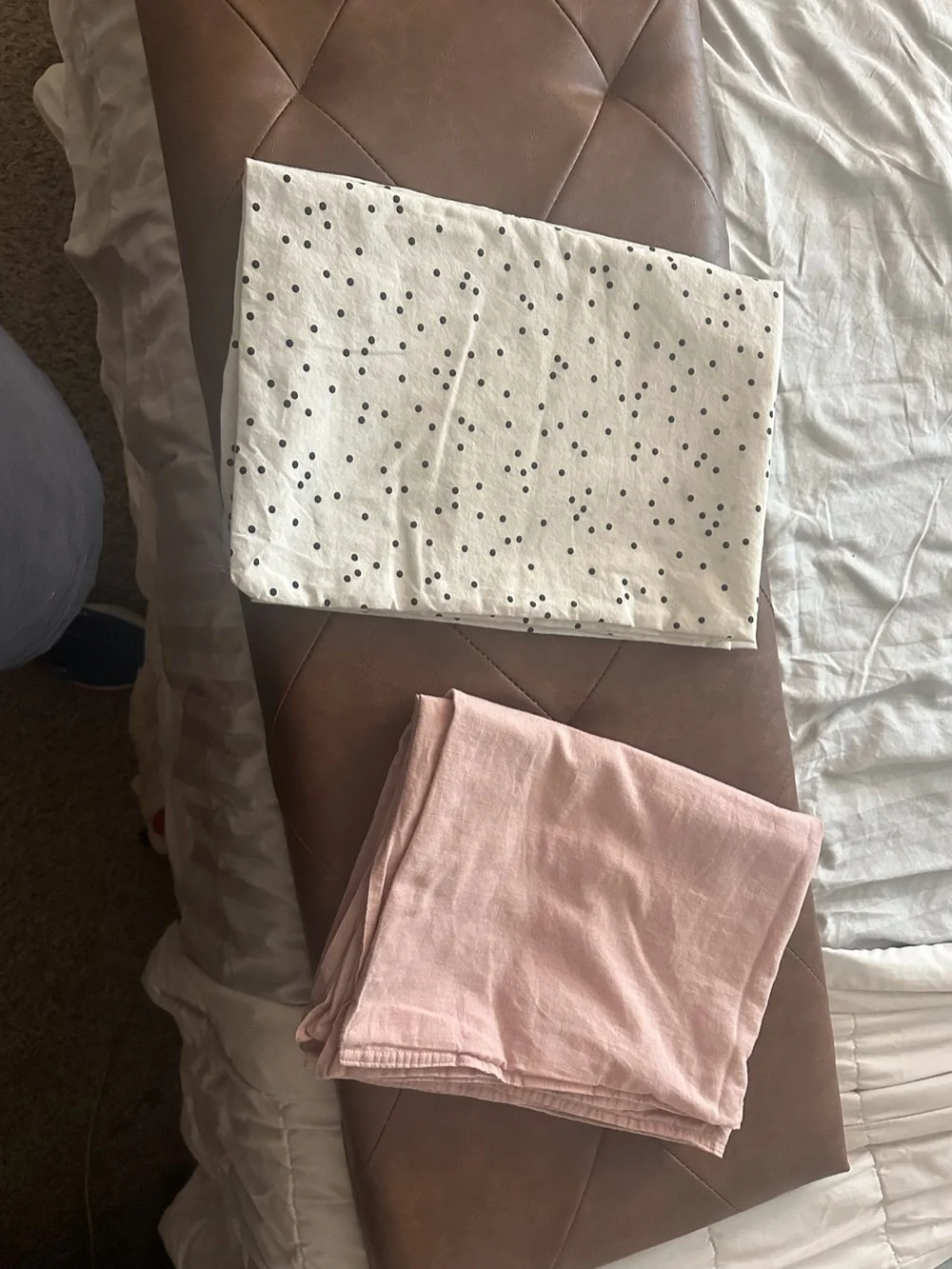 Bundle lot of 4 pillowcases, standard size  2 are Kate spade black and white pol